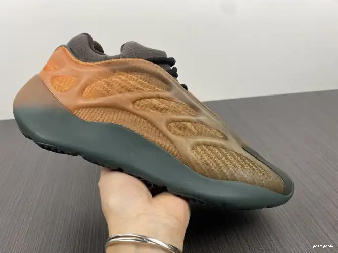 700 Boost V3 Yeezy GY4109 Copfade Adidas 0606